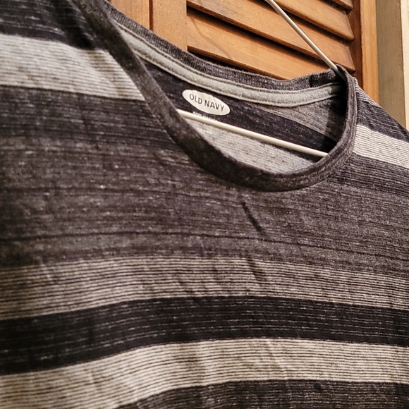Old Navy tshirt - Picture 3 of 4